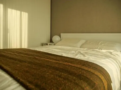 Quick sale!! Condo The Base Park West, 28th floor, corner room, city view, giving a village atmosphere, book now!!