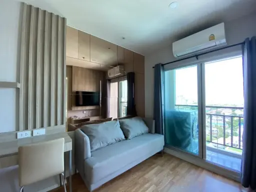 Selling a lovely condo at Lumpini Park Boromratchonnanee-Sirindhorn. Nicely decorated with a coordinated color scheme and complete amenities. Don't mi
