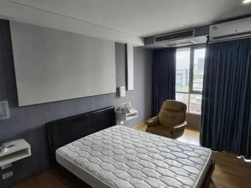 For sale: The Inspire Place, ABAC Rama 9, balcony view facing ABAC, no buildings blocking it, wallpaper installed throughout the room, hurry to reserv