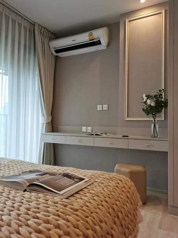 Condo for rent, Life One Wireless, studio room, beautiful decoration, looks very expensive, a lot of furniture A lot of space is not uncomfortable. Good location, easy to travel, urgently book.