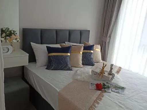 For rent: Regent Home Bangna, beautifully decorated unit with modern furniture and built-in features. Ready to move in.