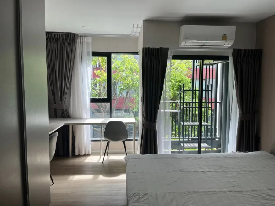For rent, Kave TU, Building D, 3rd floor, pool view, partitioned room, comes with complete decoration. If interested, hurry and reserve now.