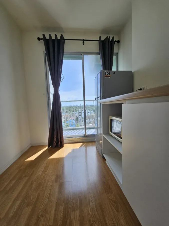 For sale: Lumpini Ville On Nut–Phatthanakan, corner unit with privacy, fully furnished, swimming pool view. Reserve now!
