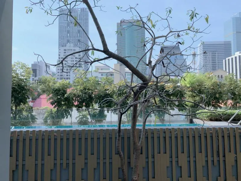 Urgent sale/rent Class Condo Silom, beautiful room, lots of furniture. The location is very attractive for investment, near BTS, easy to travel, hurry and grab it.