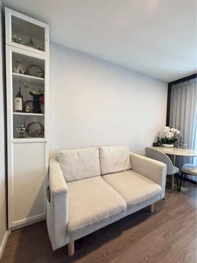 For sale or rent: The Origin Ramintra 83 station, decorated in minimalist style. Install wallpaper in the entire room. Move immediately.