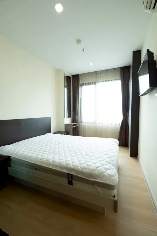 For sale, for rent, The Gallery Bearing, quiet corner room, very private, fully furnished, ready to move in.