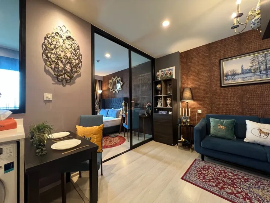 For sale or rent, Life Asoke, fully decorated room. The wallpaper is very beautiful and very livable. As good as this, you must reserve quickly.