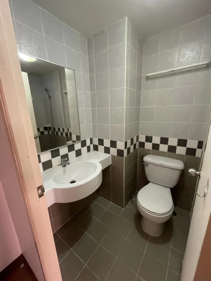For rent, Lumpini Condo Town Rattanathibet, corner room, fully furnished, very good price, do not reserve, you will regret it.