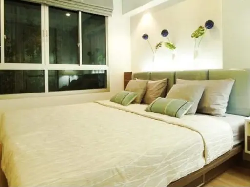 For rent, Lumpini Park Pinklao, swimming pool view, good built-in furniture, large comfortable bed, book now.
