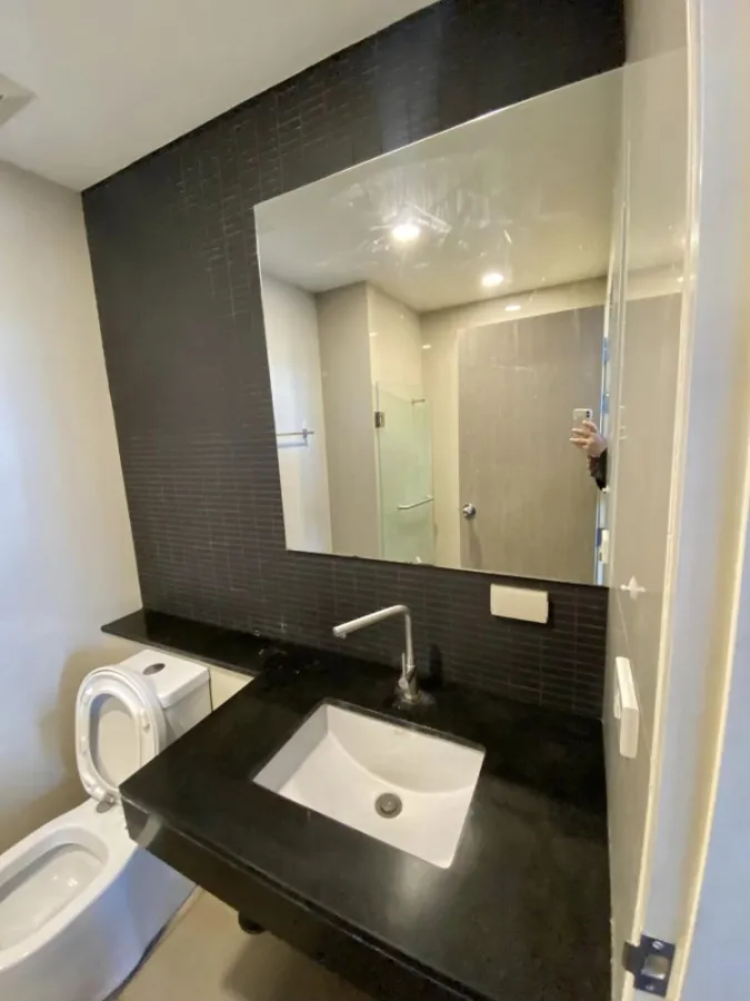 Condo for sale or rent, Dolce Udom, luxury condo, Buit-In furniture throughout the room, so nice to live in. If you don't reserve, you'll make a big m