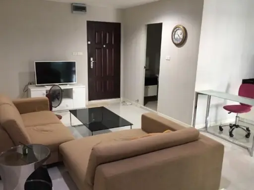Condo for rent, Sukhumvit Living Town, spacious room. Usable space remaining Definitely worth the price. Hurry and reserve.