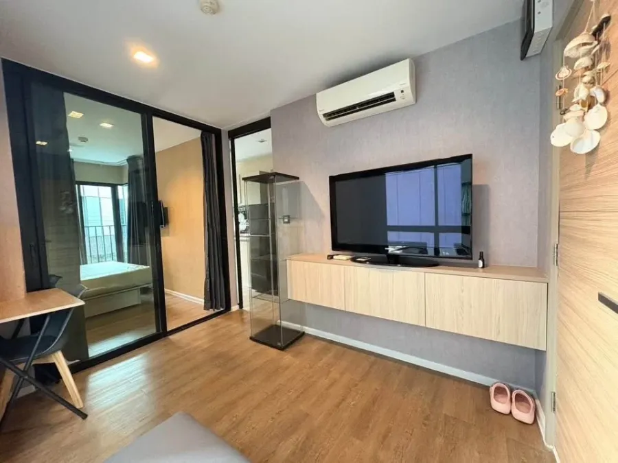 For rent: Tropicana BTS Erawan, corner unit offering privacy, at an affordable price. You definitely don't want to miss this opportunity!