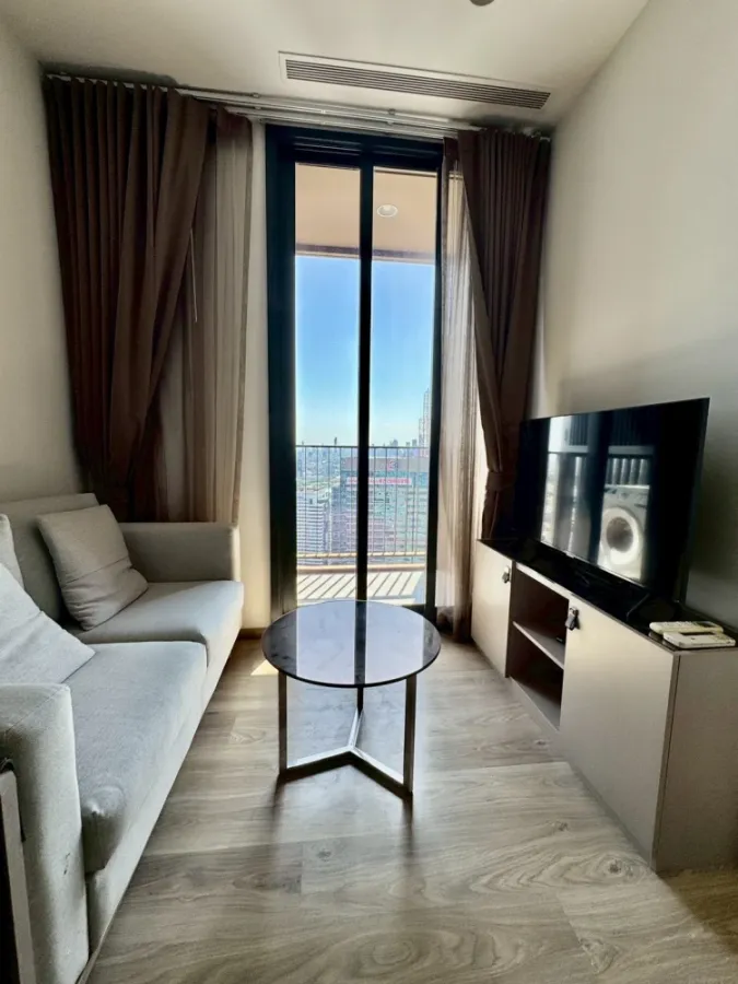 [FOR RENT] Oka Haus Sukhumvit 36 | High-Floor 1-Bedroom Unit on 45th Floor with Stunning Views 🏢✨