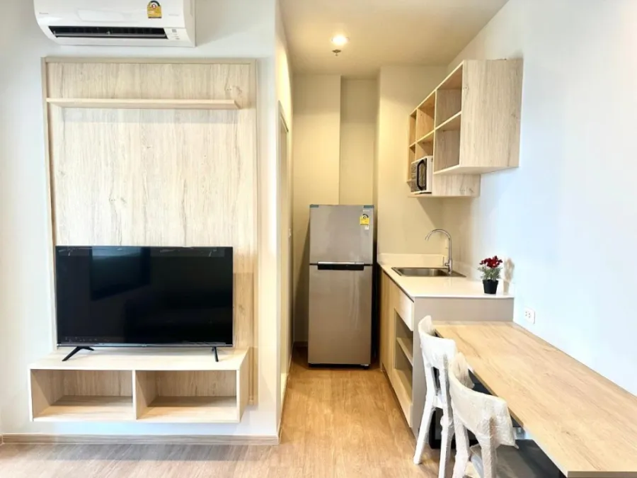 For rent, Common TU, 30th floor, high floor, good view, comes with full decoration. Carry your bag and move in.
