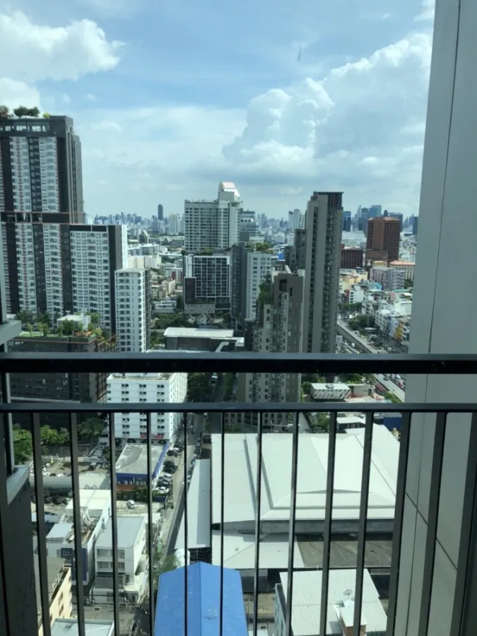ขายด่วน คอนโด Life รัชดาภิเษก ชั้นสูง วิวสวย ห้องตกแต่งครบครัน หิ้วกระเป๋าใบเดียวเข้าอยู่ได้เลย