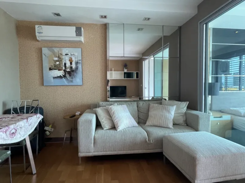 ขาย Abstracts Phahonyothin Park ห้องชั้นสูง เฟอร์พร้อม กว้างขวางอยู่ สบาย จองเลย