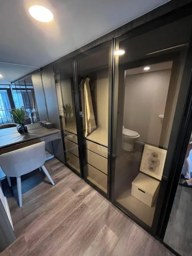 ขายดาวน์ แลนด์มาร์ค แอท แกรนด์ สเตชั่น เป็นห้องแบบ 2-Bed Duplex ชั้น 4 (Pet Lover) ห้องมุม วิวสวย ต้องจอง