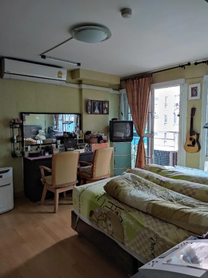 Urgent sale!! Condo Chateau in Town Ratchada 13, 4th floor, pool view, ready to move in, don't miss it!!