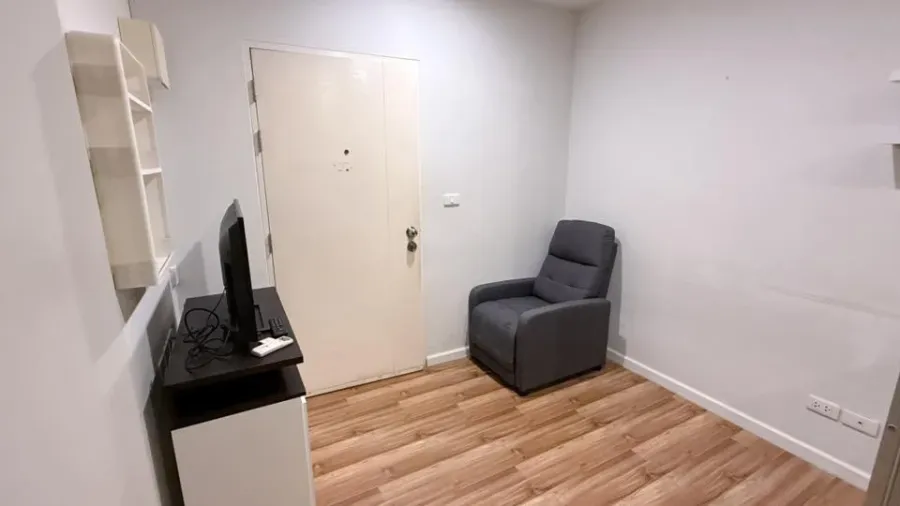 Selling V Condo Ladkrabang, 2nd floor unit. Great location, fully furnished. Don't miss out!