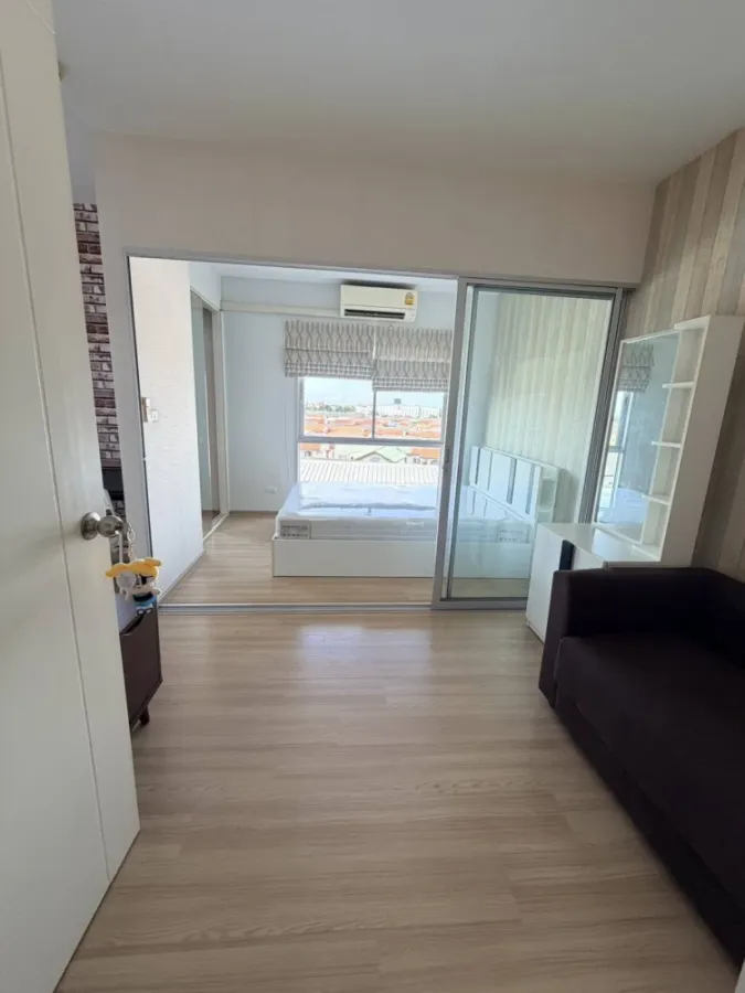 For sale or rent: Plum Condo Bangyai Station. A lovely unit with high-quality wallpaper and complete furnishings. Don't miss out!