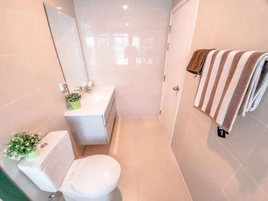 For Sale The Zea ศรีราชา 2 ห้องนอน​ 2 ห้องน้ำ ชั้น7 วิวทะเล-สระว่ายน้ำ ตำแหน่งดีที่สุดของโครงการ