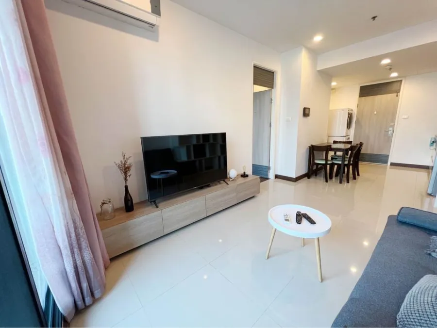 For sale, for rent!! Condo Supalai Premier @ Asoke, clean white tone room. All free gifts in one place. Book now!!