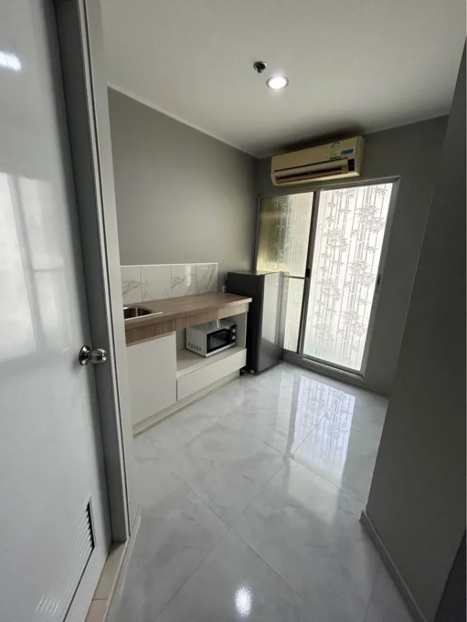 For rent: Lumpini Condo Town Ramindra-Nawamin. The room is ready to move in. All amenities are complete. Must hurry and reserve.