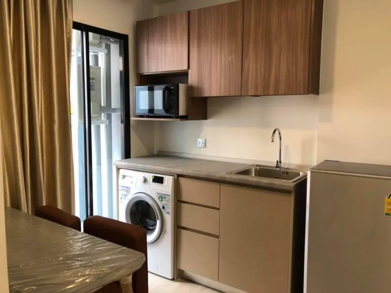 ห้อง 1 Bed 1 Bath ตึก B ชั้น 5 อยู่ได้ 2 คน พร้อมเข้าอยู่ได้เลย ให้เช่าด่วน ต่อรองราคาได้ มีเฟอร์ให้