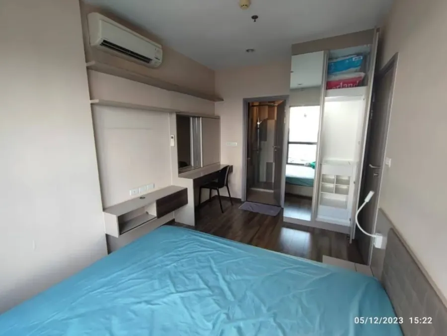 For rent: Teal Sathorn - Taksin, high floor, good view, spacious room with usable space. Just carry one bag and move in.