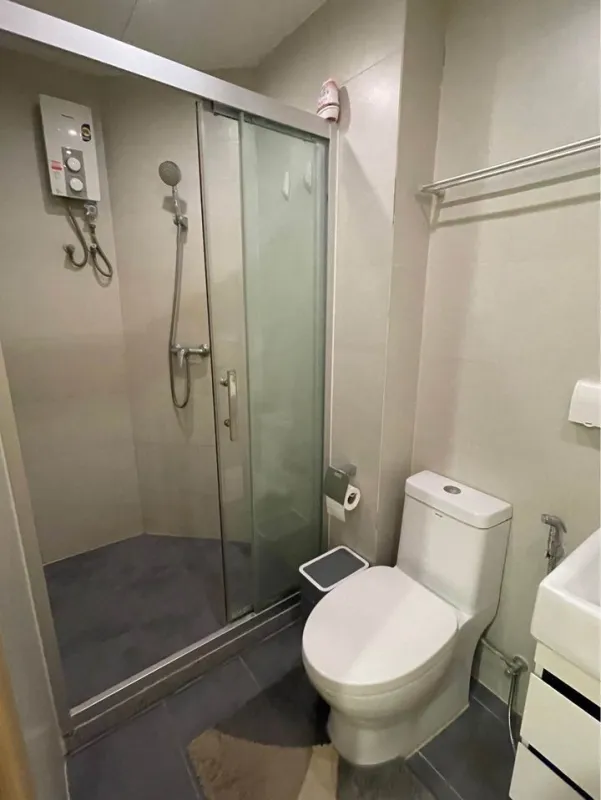 ขาย เช่าคอนโด Budget Condo Tiwanon ห้องแต่งครบ พร้อมอยู่ ไม่ร้อน มีระเบียงตากผ้าที่กว้างขวาง จองเลย