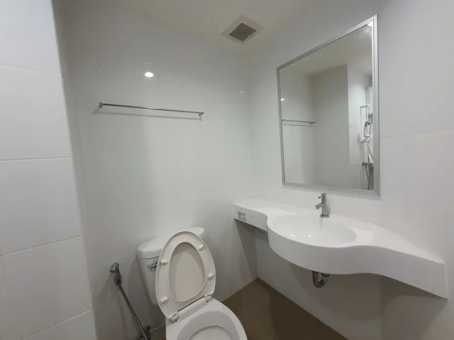 For rent: Lumpini Park Phetkasem 98, rooms clearly separated, perfectly divided into zones, comes with a great price. You must not miss it.