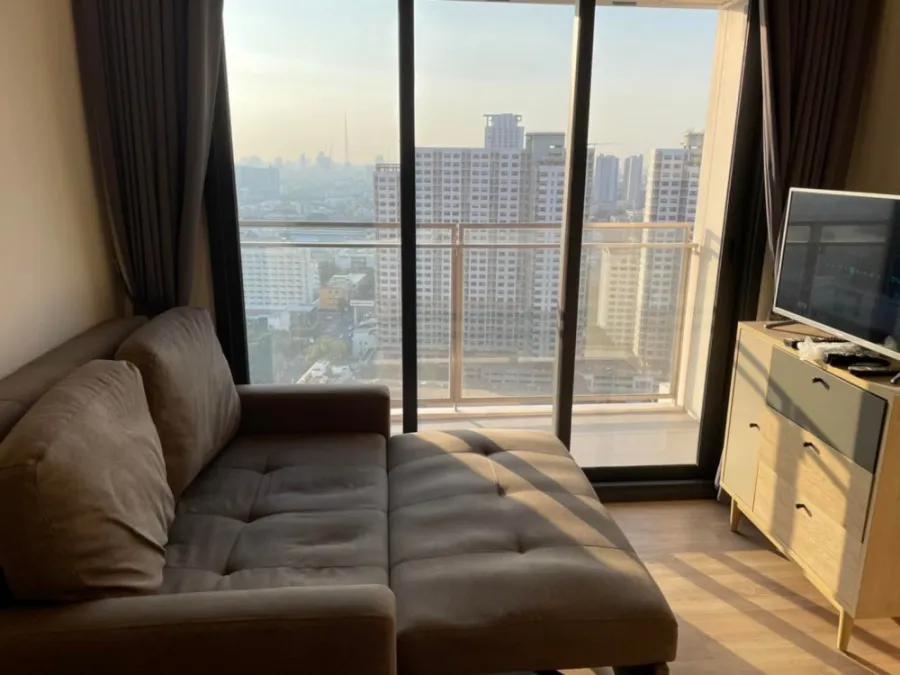 For rent, The Line Phahon-Pradipat, 28th floor, beautiful room, luxurious decoration, complete, very livable, book now, don't wait.