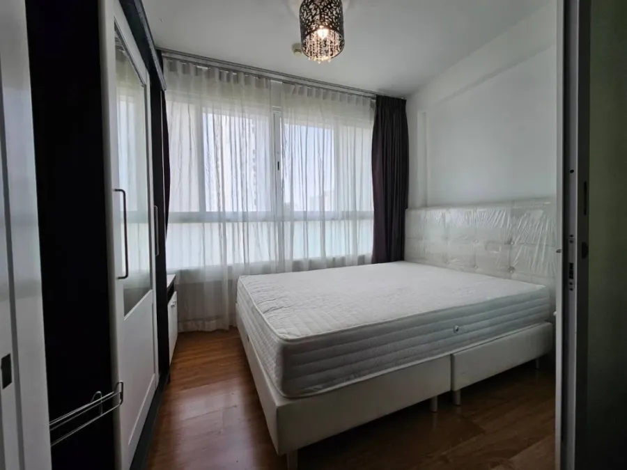 ให้เช่า i-biza Condominium RCA ห้องกว้าง แต่งครบ พร้อมอยู่ สนใจรีบจองเลย ห้ามพลาด