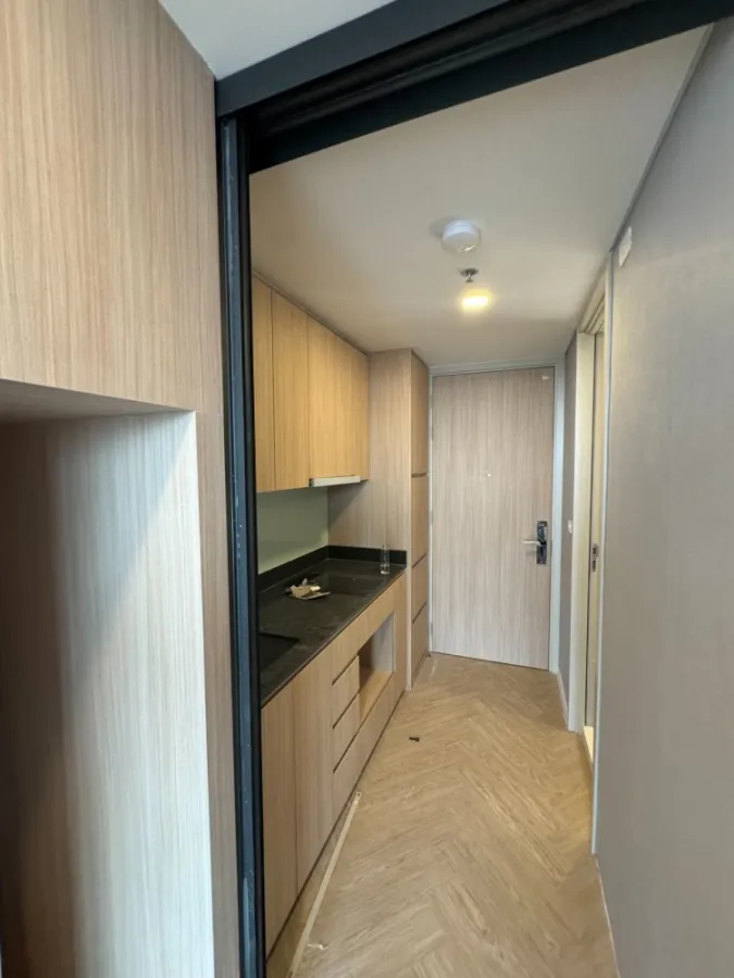 Sell ​​Condo Landmark at MRT Station, 19th floor, Building B Sell empty room, good location, convenient transportation, don't miss