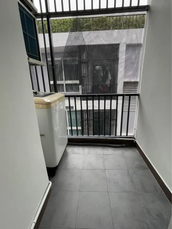 ขาย เช่าคอนโด Budget Condo Tiwanon ห้องแต่งครบ พร้อมอยู่ ไม่ร้อน มีระเบียงตากผ้าที่กว้างขวาง จองเลย