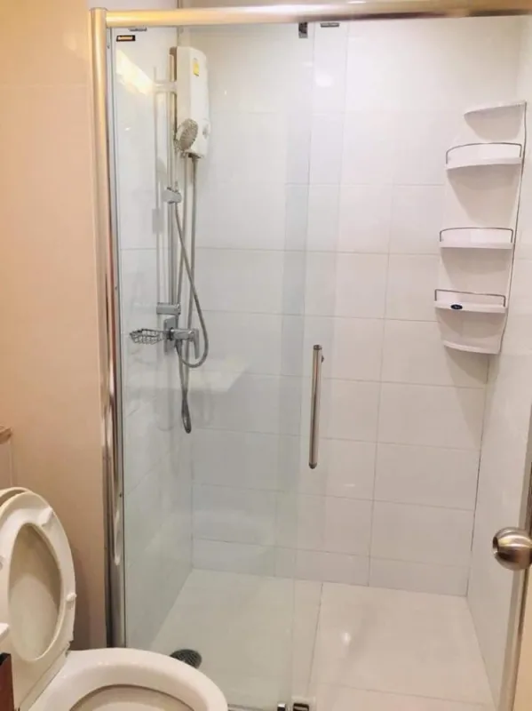For Rent ฟิวส์ จันทน์ สาทร ห้องกั้นเป็นสัดส่วน พร้อมเครื่องใช้ไฟฟ้าครบ สนใจรีบย้ายด่วนๆเลยจ้า