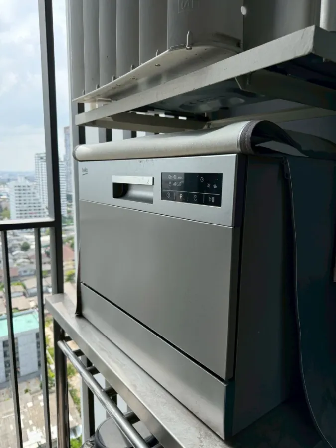 For rent: The Privacy Jatujak, corner unit with natural light from two sides, fully furnished and ready to move in.