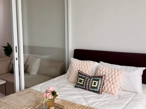 ให้เช่า i-biza Condominium RCA ห้องน่าอยู่ ตกแต่งคุมโทน เฟอร์นิเจอร์ครบครัน เห็นวิวสวย โล่ง จองเลย