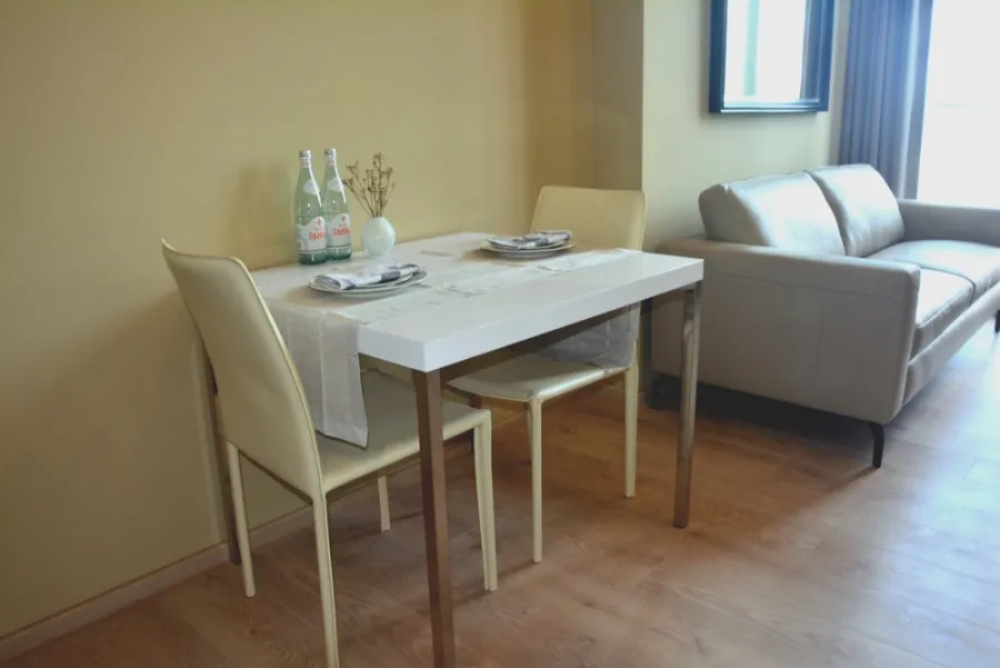Condo for rent, Noble Bee 19, nice room, spacious size, comes at a great price, book now.