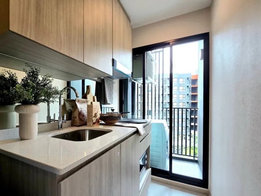 Selling a beautiful, fully furnished Brixton Pet&Play Phahol 50 Station unit. Book now!