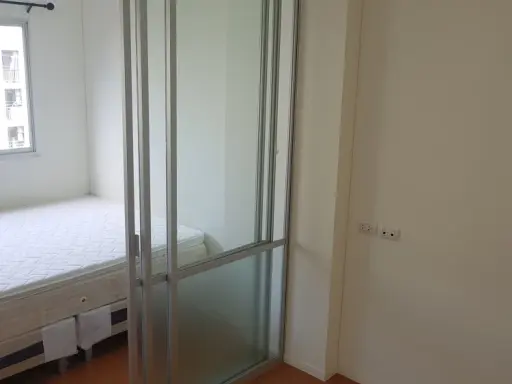 For rent: Lumpini Condo Town Ramindra-Lat Pla Khao, studio room, good location, fully equipped, reserve now!
