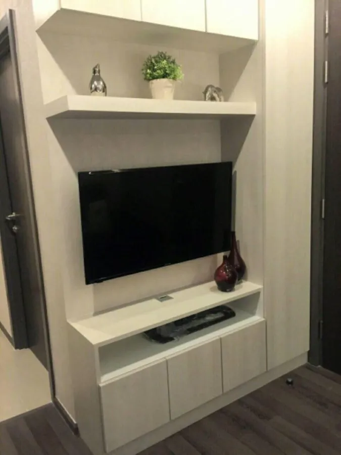 For rent, The Base Park West, 24th floor, city view, beautiful room, fully furnished, ready to move in immediately, book now, hurry up.