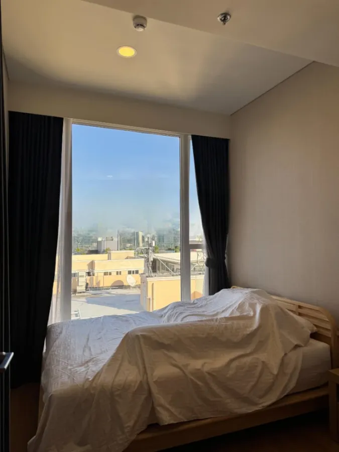 For sale or rent: Siamese Exclusive Sukhumvit 42, 9th floor. Great view, spacious and airy. Clean and well-maintained unit with a peaceful atmosphere.