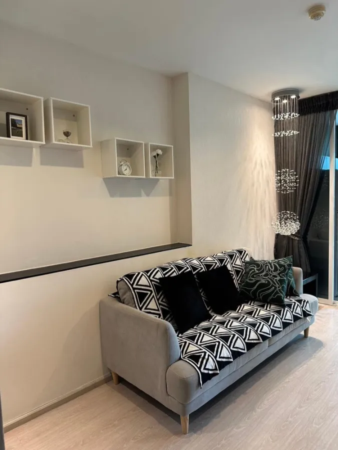 ให้เช่า คอนโด Rhythm สุขุมวิท 44/1 ชั้น 6 ระเบียงวิวสวนส่วนกลาง ตกแต่งพร้อม หอ้วกระเป่ามาได้เลยจ้า