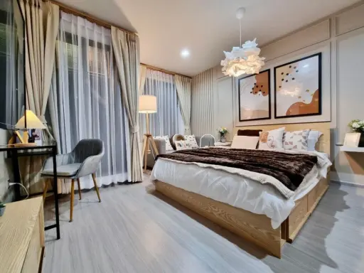 The room is very bang, everything is decorated. the best of the view And the best value for money. Urgent at Life Ladprao for rent.