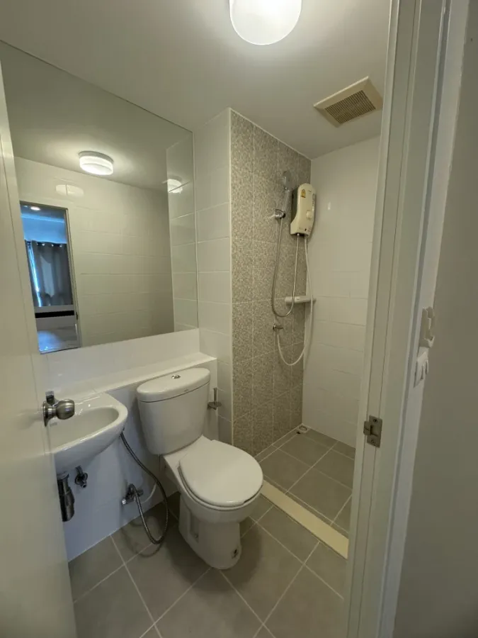 Urgent sale! Plum Condo Central Station, ready to move in, complete facilities, come and reserve now.