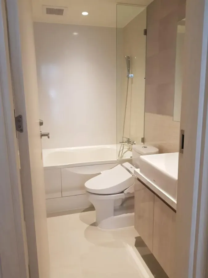Sell / rent Condo Runesu Thonglor 5, 5th floor, pool view, ready to move in, good price, don't miss it!!