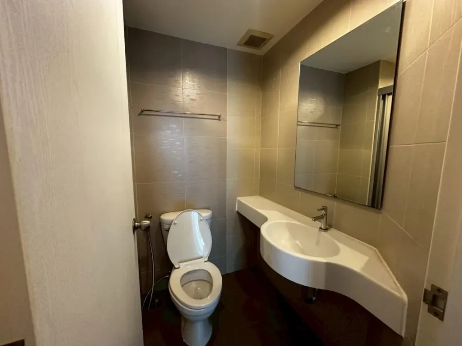 For rent: Lumpini Park Rattanathibet-Ngamwongwan, a comfortable room, decorated in a controlled tone, comes with complete furniture, book now.