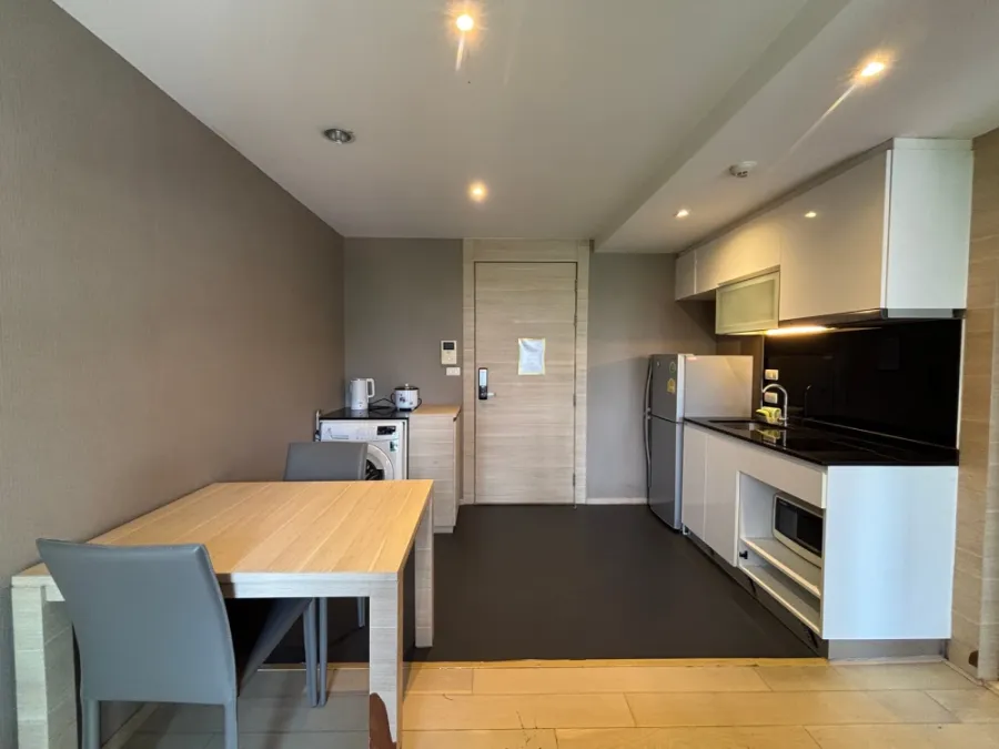 Klass Condo Silom for rent, 8th floor. Nice, fully furnished. Book now! Don't miss out!