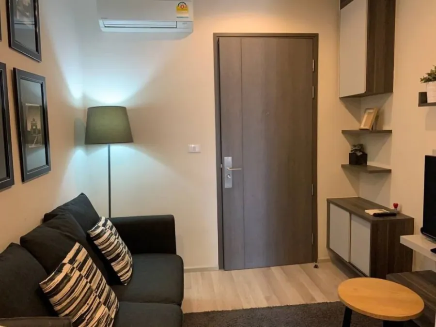 Condo for rent, Centric Huai Khwang Station, nice room, fully furnished, great price, if you don't book, you're seriously missing out.